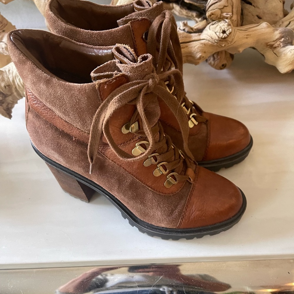 Guess bootie …Combat style with a twist …Missing a clip for laces …